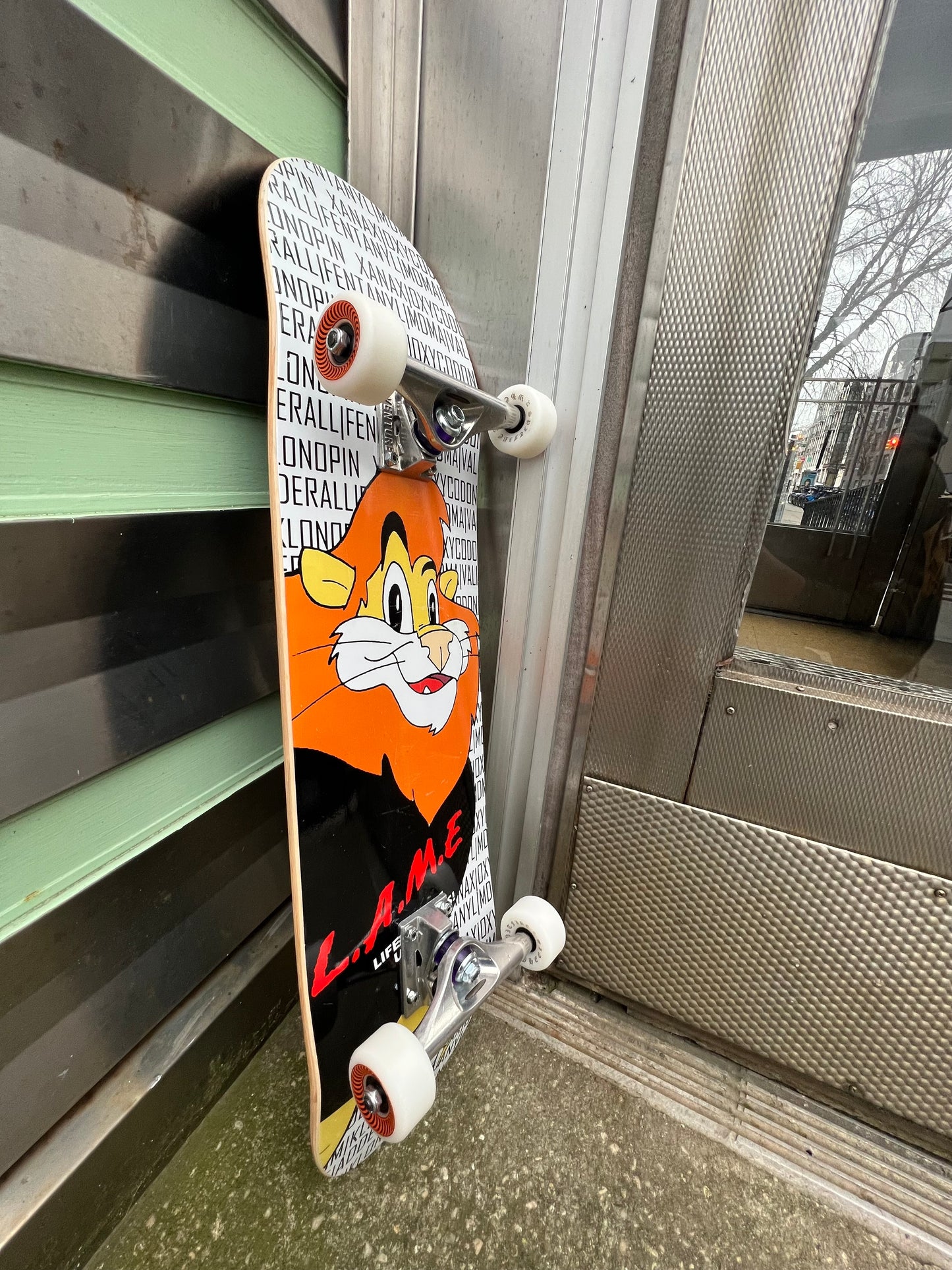 D.A.R.E - Lame skateboard (Drug List)